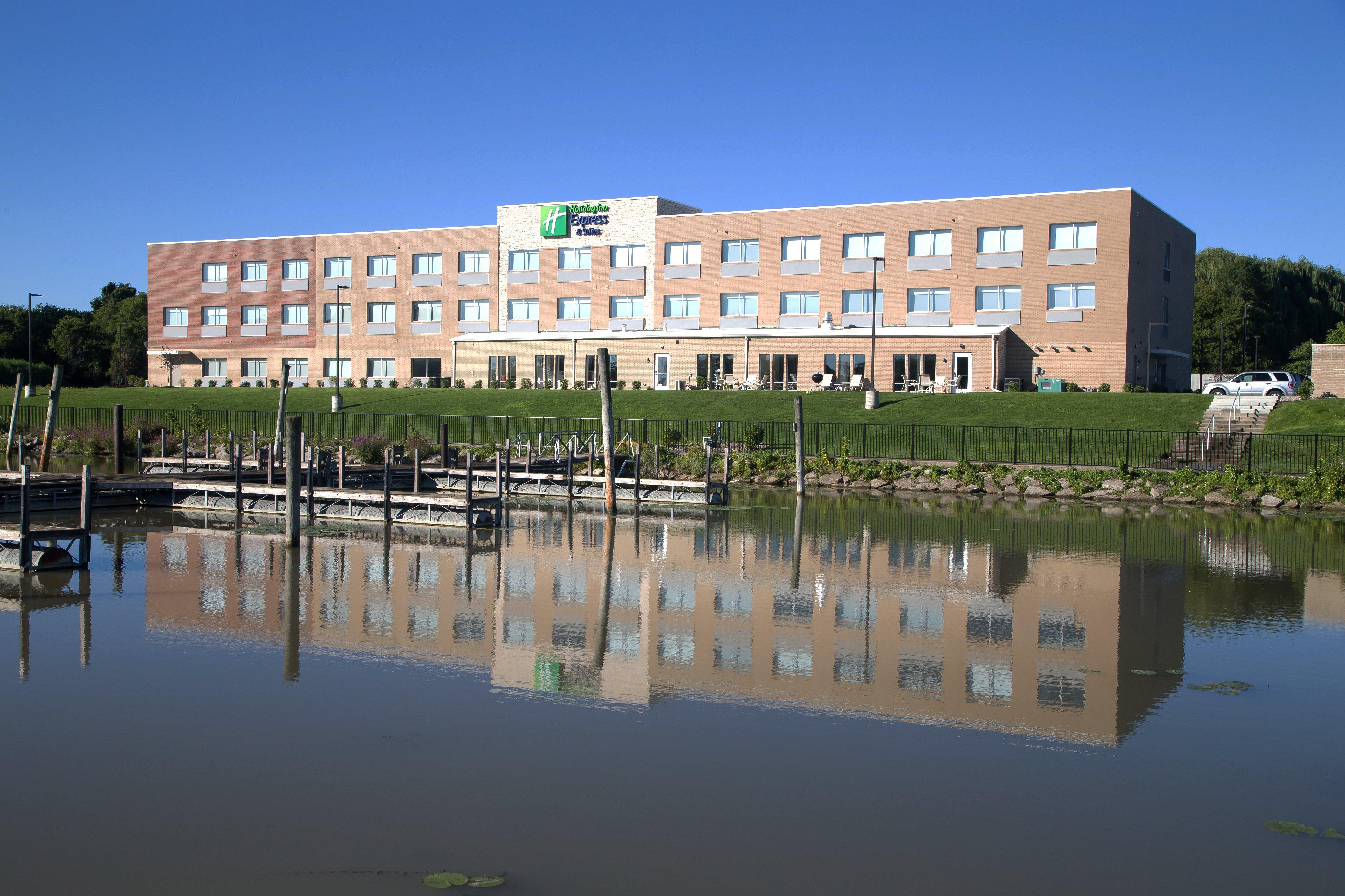 Holiday Inn Express & Suites Port Huron, An Ihg Hotel Exterior foto